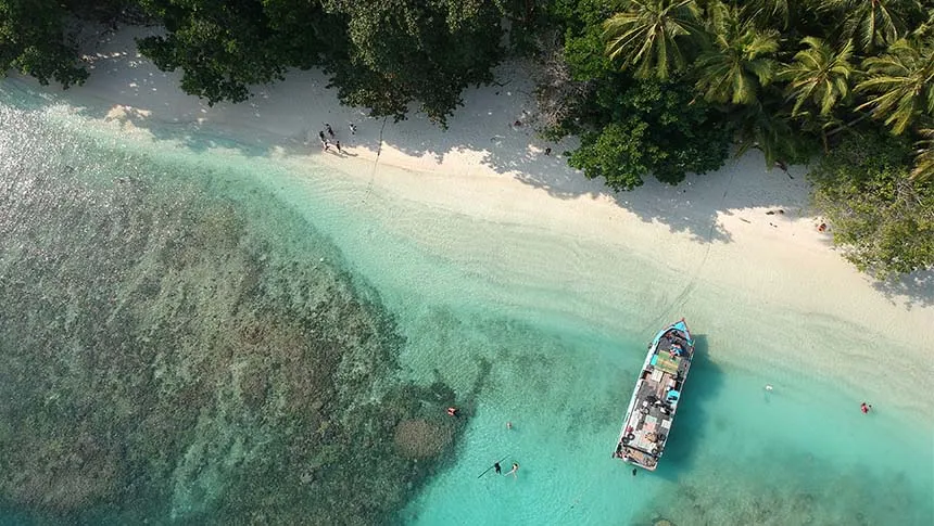 Pulau Sebesi adalah destinasi eksotis di Lampung dekat Krakatau. Simak lokasi, rute, aktivitas, dan tips liburan lengkap di sini.