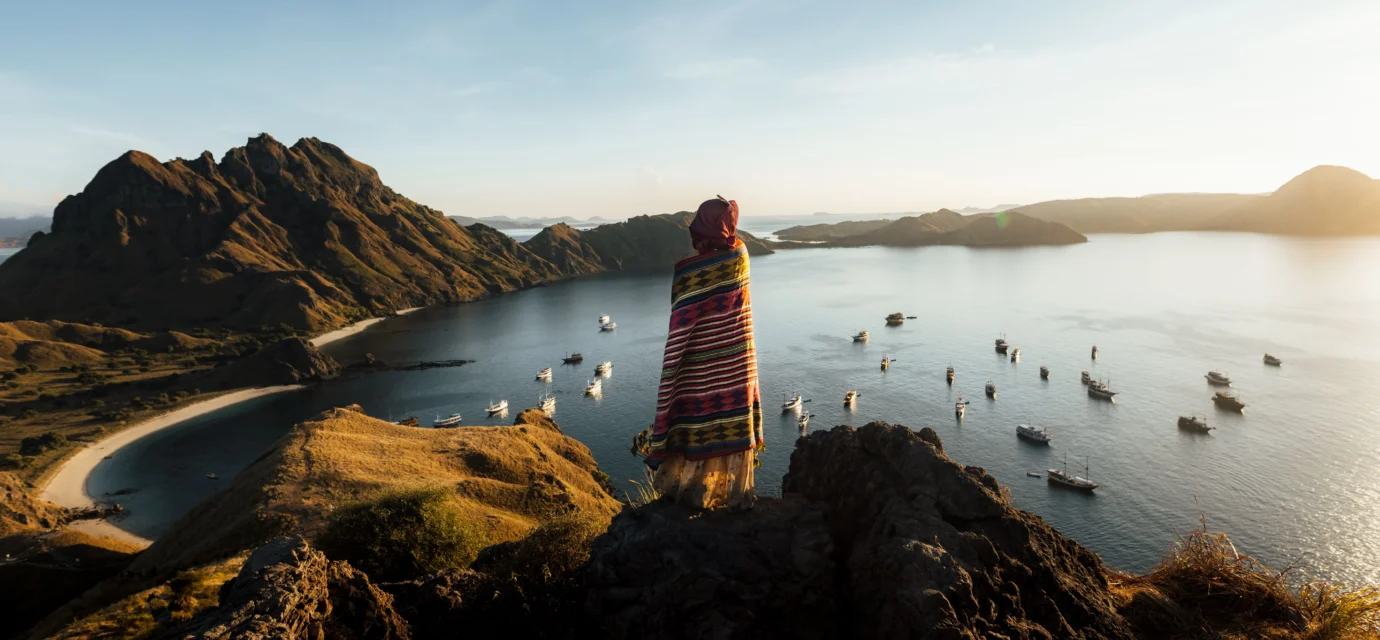 Labuan Bajo Ada Dimana? Temukan lokasi, daya tarik, cara menuju, hingga waktu terbaik untuk berkunjung ke destinasi eksotis indonesia ini.