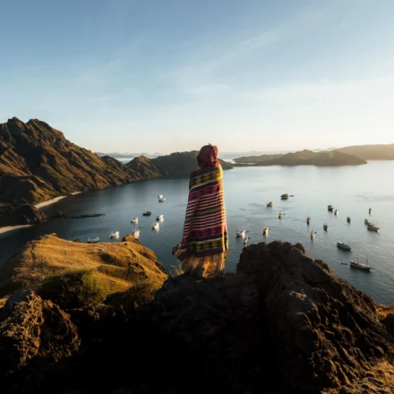 Labuan Bajo Ada Dimana? Temukan lokasi, daya tarik, cara menuju, hingga waktu terbaik untuk berkunjung ke destinasi eksotis indonesia ini.