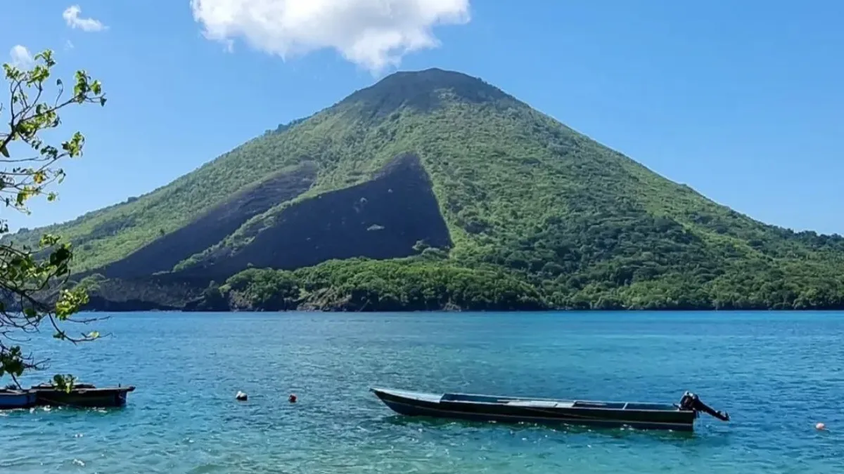 Temukan 10 destinasi Banda Neira dengan spot foto instagramable paling ikonik. Lengkap dengan lokasi, tips, dan pengalaman terbaik untukmu.