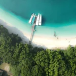 Pulau Peucang Ujung Kulon punya pantai jernih dan suasana alami. Simak cara ke sana, aktivitas seru, tips, dan biaya lengkap.